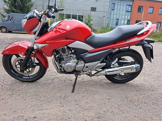 Suzuki GW250 Inazuma 2014, 9900 km 4