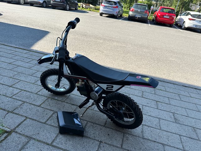 Razor MX125 lasten sähkömopo