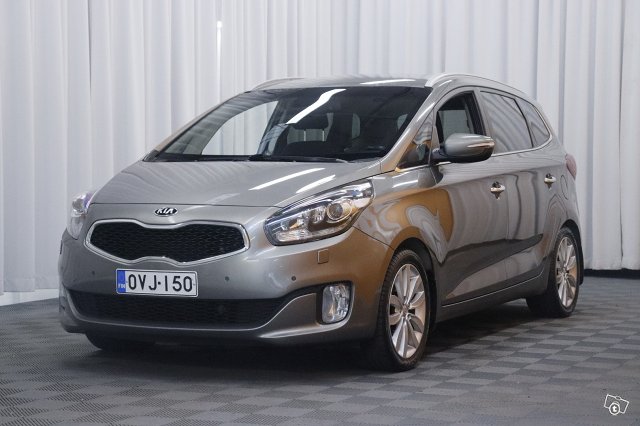 Kia Carens 4