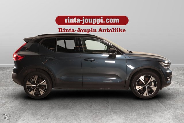 VOLVO XC40 4