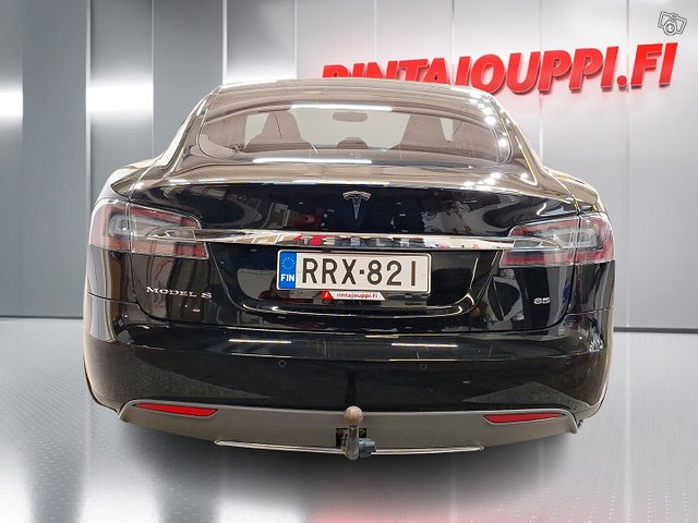 Tesla Model S 4