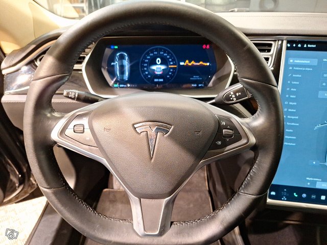 Tesla Model S 8