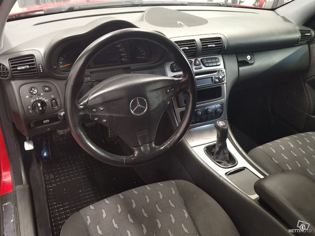 Mercedes-Benz C 8