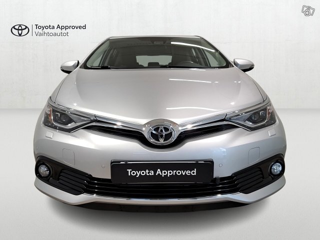 TOYOTA AURIS 7