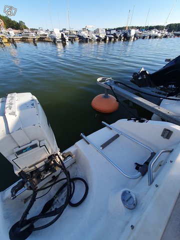 Sea Ray 160CB 3