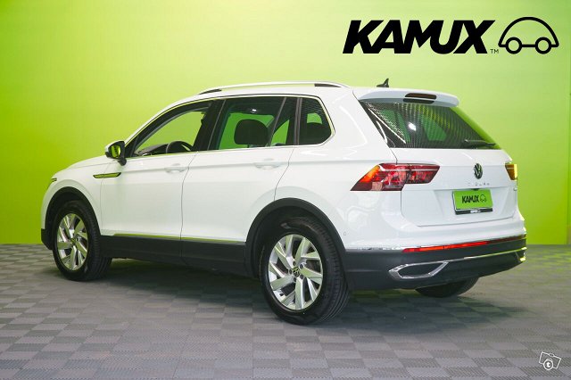 Volkswagen Tiguan 9