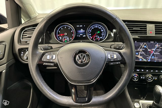 Volkswagen Golf 10