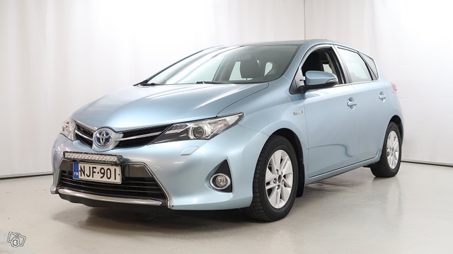 TOYOTA AURIS