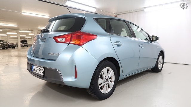 TOYOTA AURIS 5