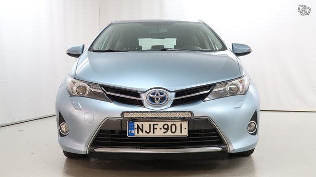 TOYOTA AURIS 7