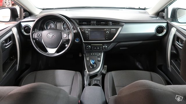 TOYOTA AURIS 11