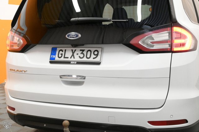 Ford Galaxy 9