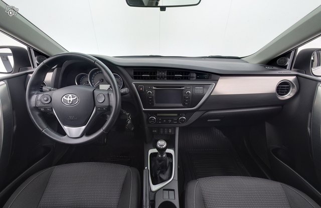 Toyota Auris 9