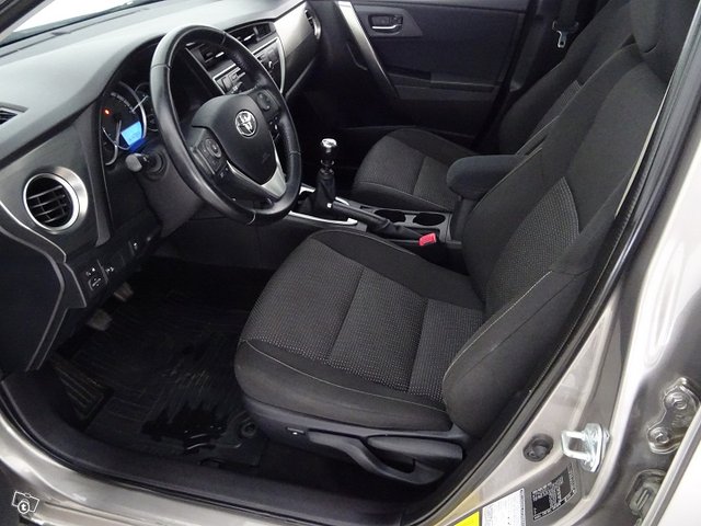 Toyota Auris 12