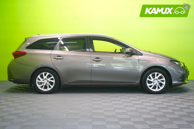 Toyota Auris 5