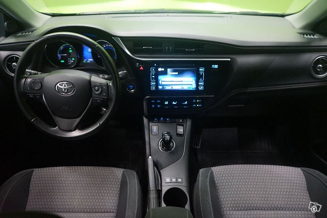 Toyota Auris 11