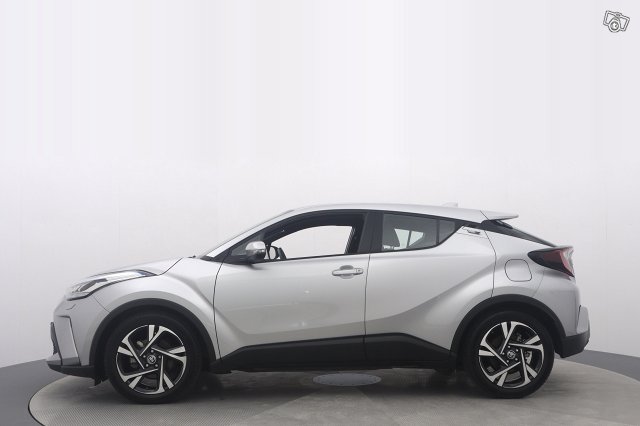 TOYOTA C-HR 2