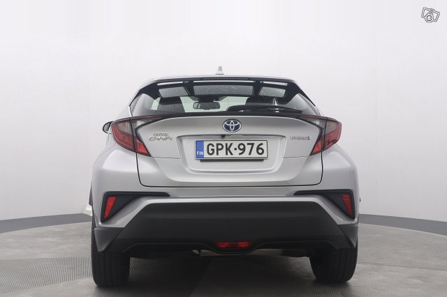 TOYOTA C-HR 4