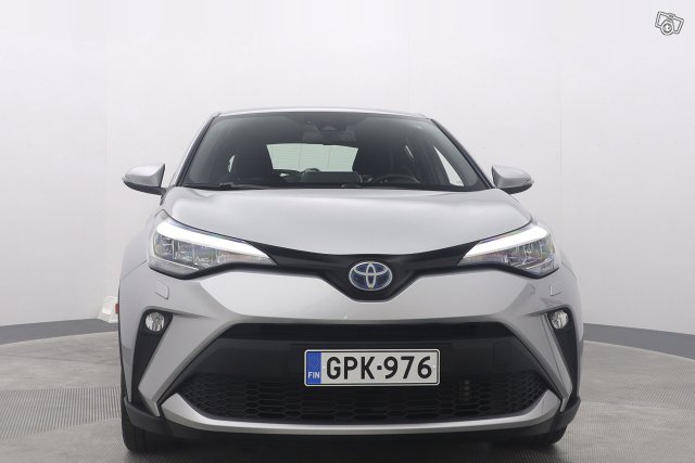 TOYOTA C-HR 8