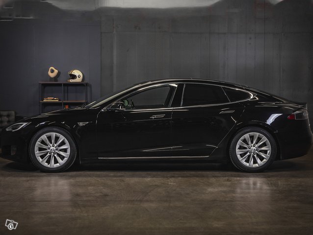 Tesla Model S 3