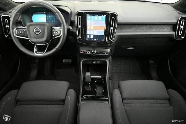 Volvo XC40 8