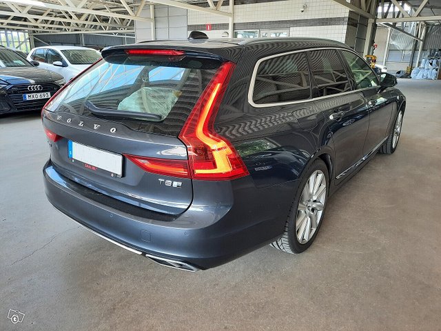 Volvo V90 2