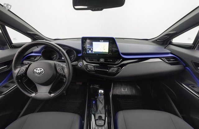 TOYOTA C-HR 8