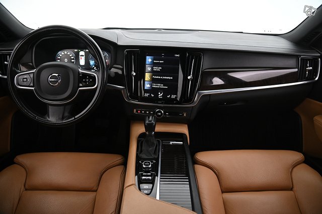 Volvo S90 13