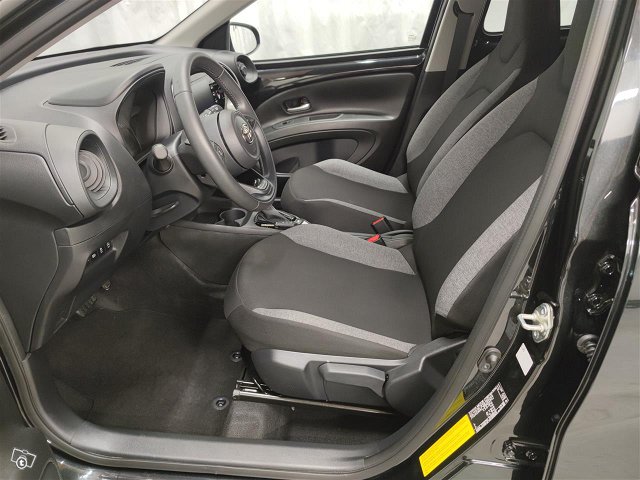 TOYOTA Aygo X 6