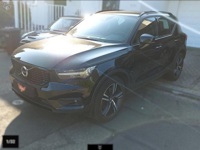 VOLVO XC40 1