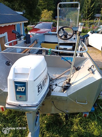 Buster +Evinrude 20+traileri 3