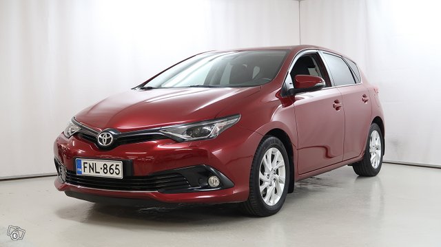 TOYOTA AURIS 1