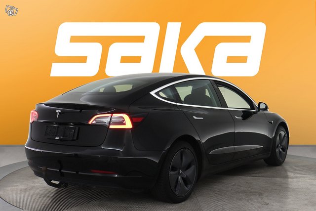 Tesla Model 3 8