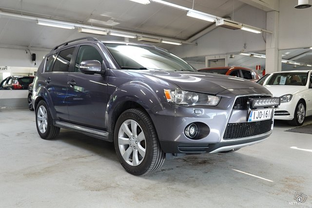 Mitsubishi Outlander 1