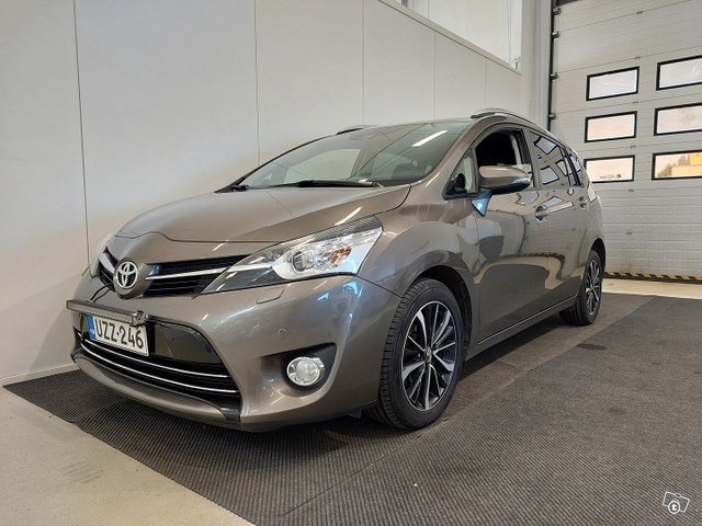 Toyota Verso 1