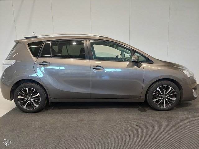 Toyota Verso 10