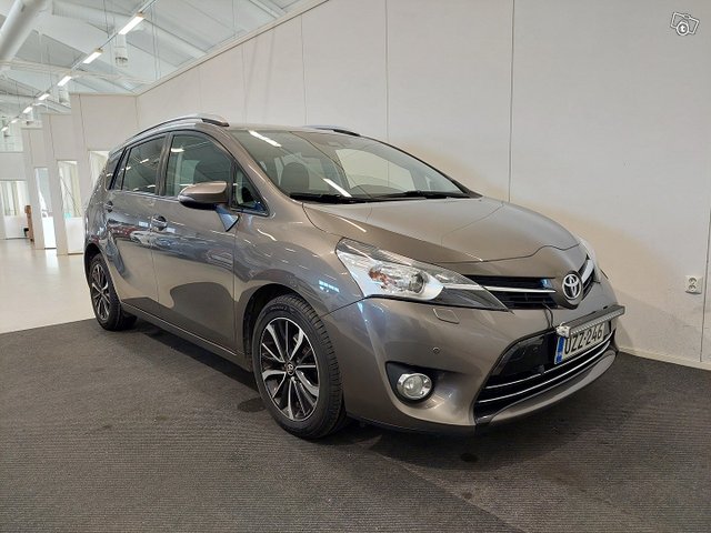 Toyota Verso 11