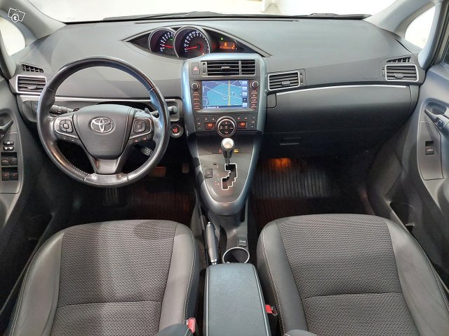 Toyota Verso 14