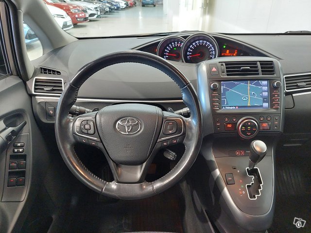 Toyota Verso 15