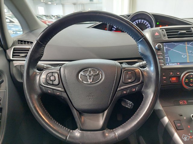 Toyota Verso 16