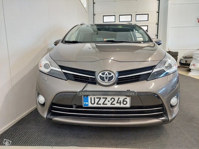 Toyota Verso 24