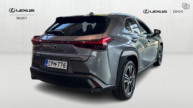 Lexus UX 5