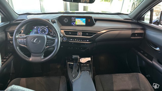 Lexus UX 10