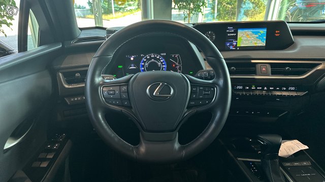 Lexus UX 11