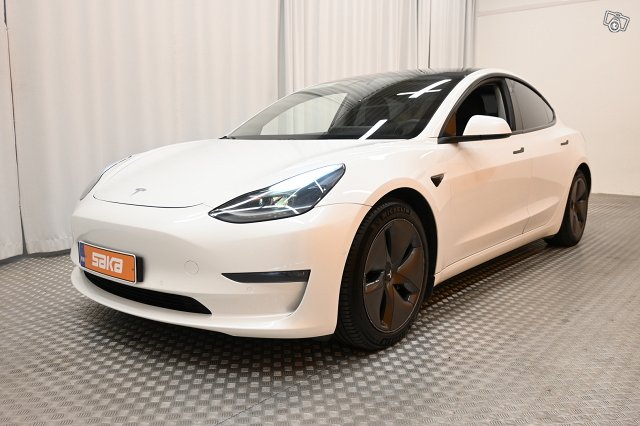 Tesla Model 3 4