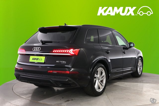 Audi Q7 4