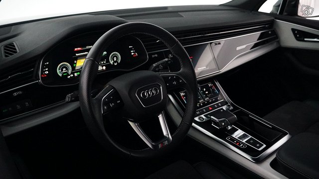 Audi Q7 9