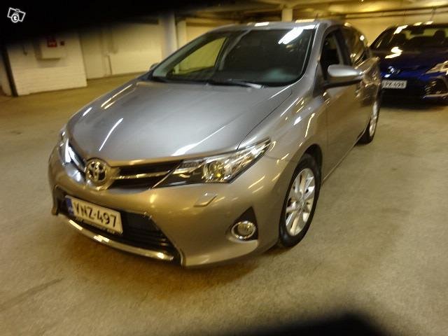 TOYOTA AURIS