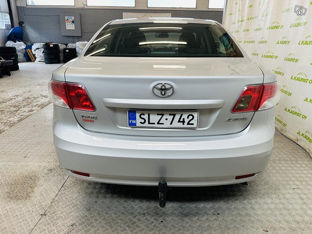 Toyota Avensis 13