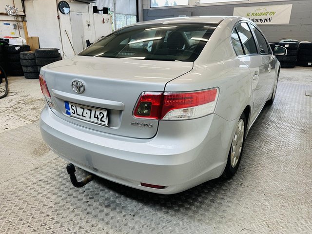 Toyota Avensis 14